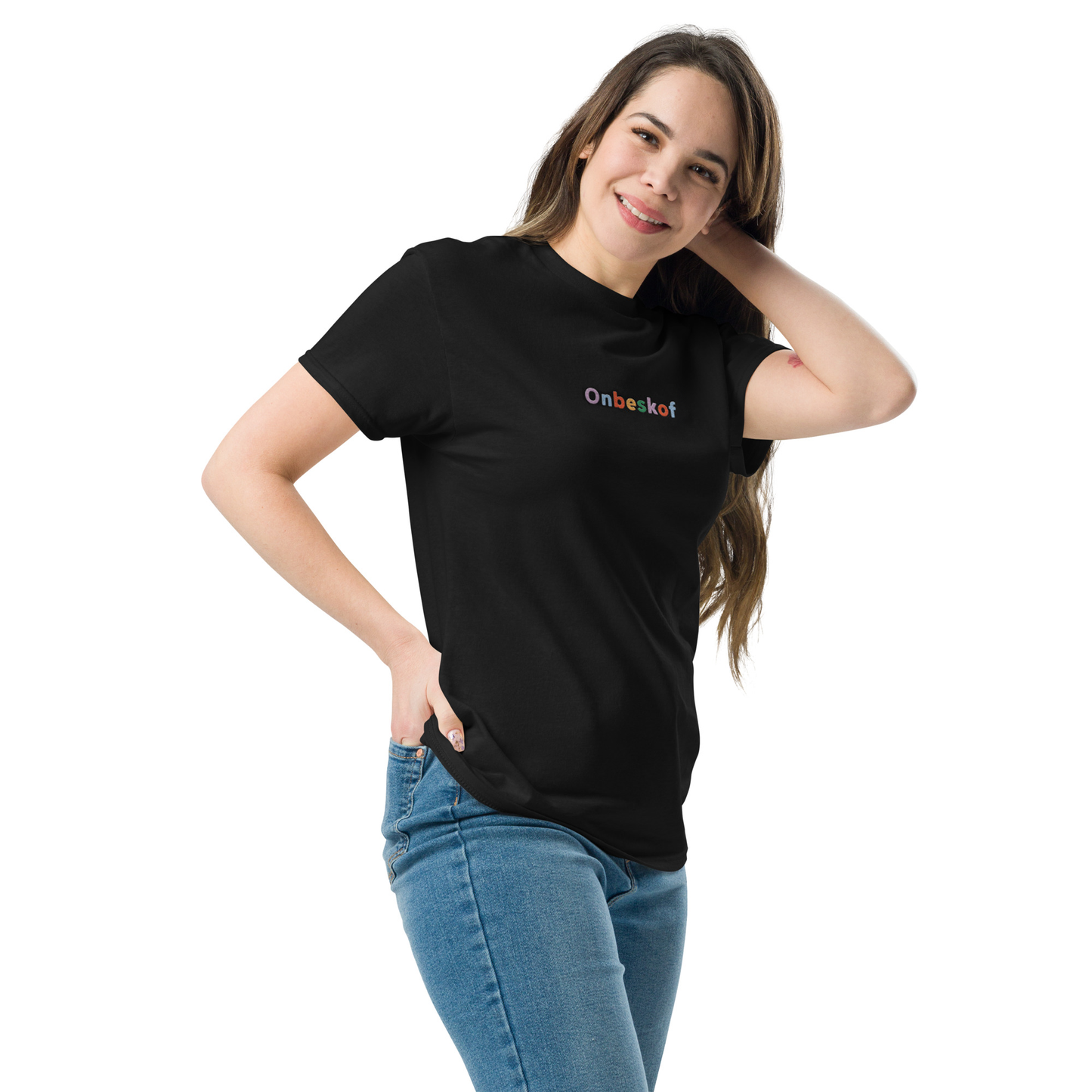 Woman wearing a black t-shirt with 'Onbeskof' logo on a white background